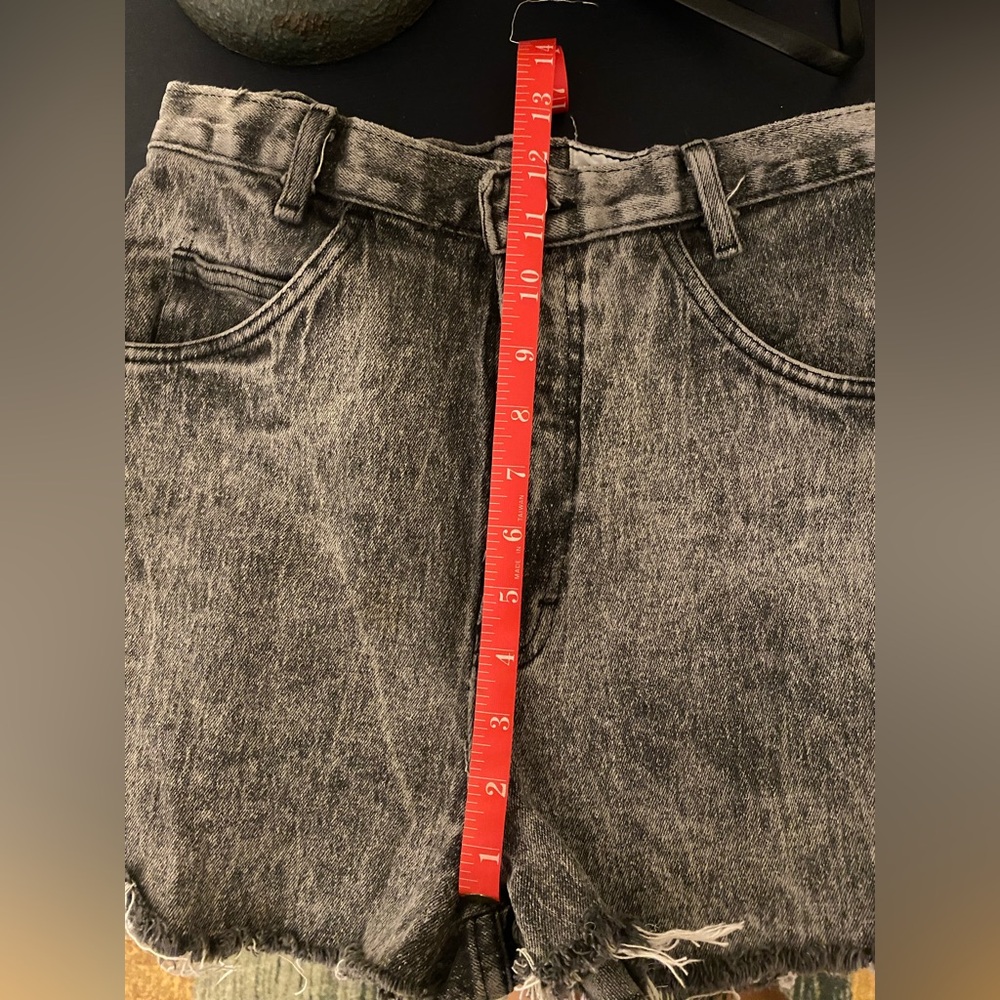 Vintage Denim Republic Cut Off Shorts in Grey Acid Wash - Picture 5 of 7